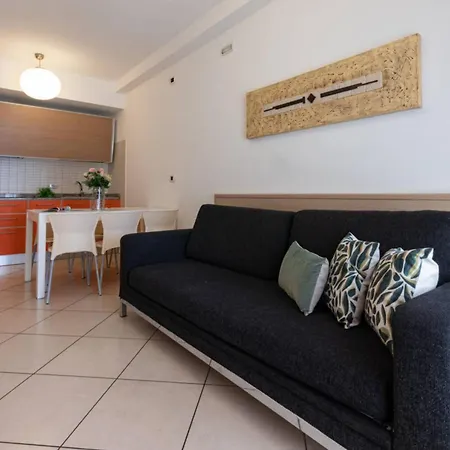 Poolside Retreat With Terrace And Apartman *