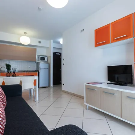 Apartman Poolside Retreat With Terrace And Bibione