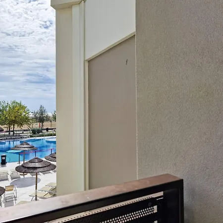 Poolside Retreat With Terrace And *