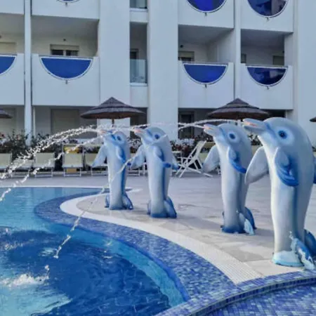 Apartman Poolside Retreat With Terrace And