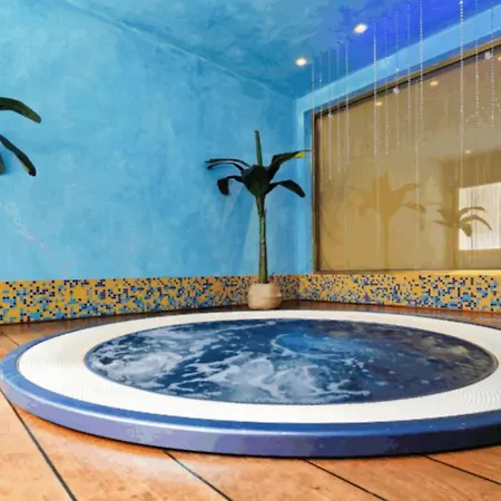 Poolside Retreat With Terrace And Apartman *